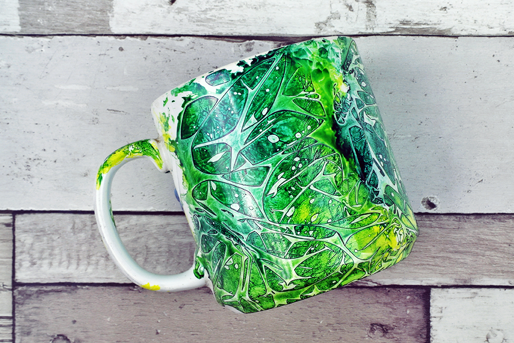 Using alcohol inks on ceramics to create a patterned mug