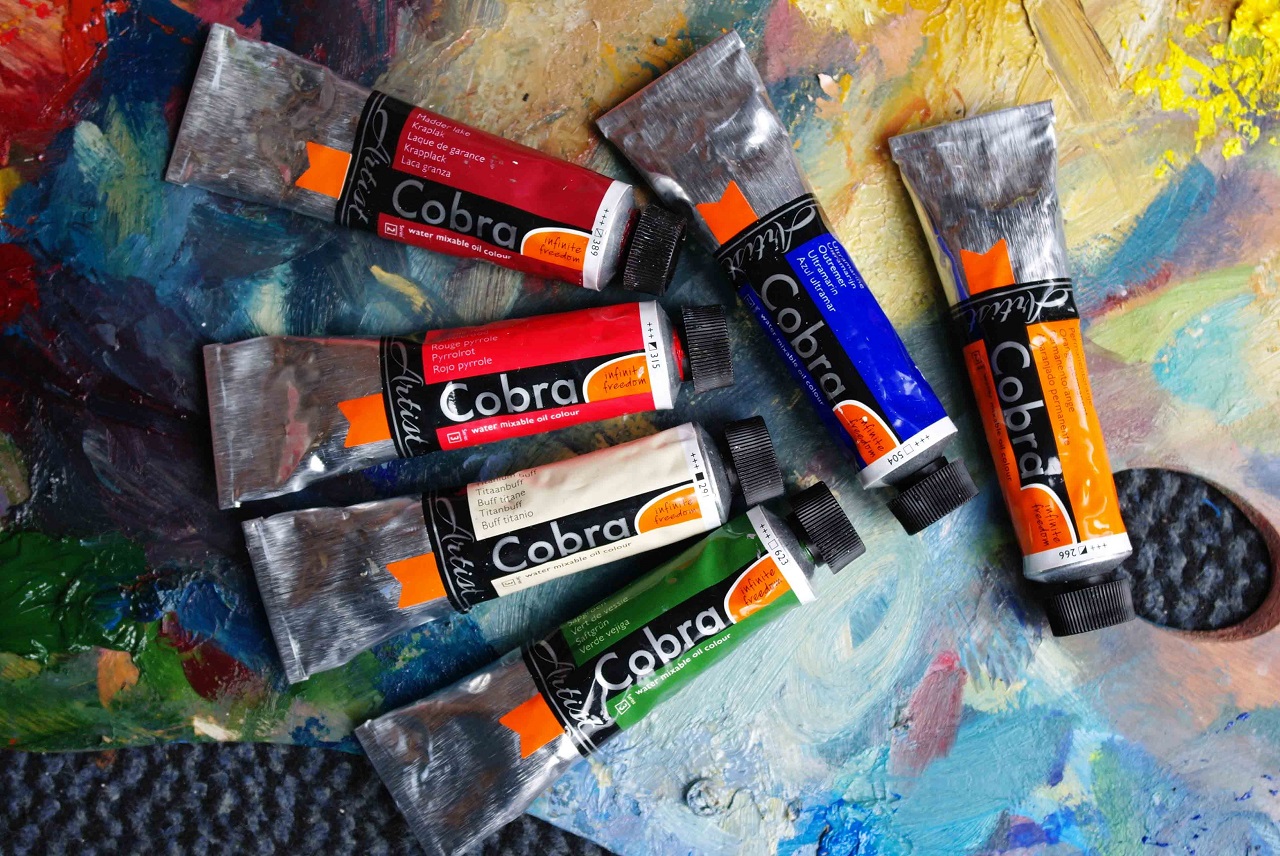 Cobra - water soluble oil paints. Does anyone use them? Is this just some  lame mimic or they actually work like traditional oil paints and are of  same quality? : r/painting