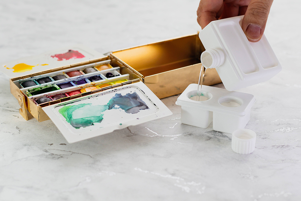 Frazer Price Watercolour Palette Box water reservoirs can be filled with the removable water bottle