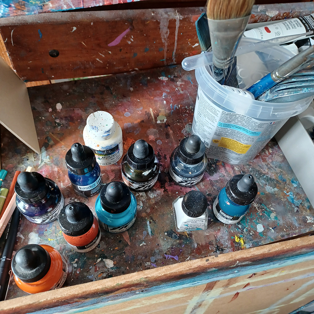 An image of a tray of art products used for the demo.
